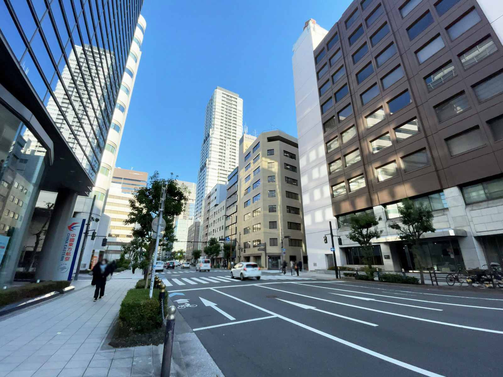 肥後橋ルーセントビル前面の通り