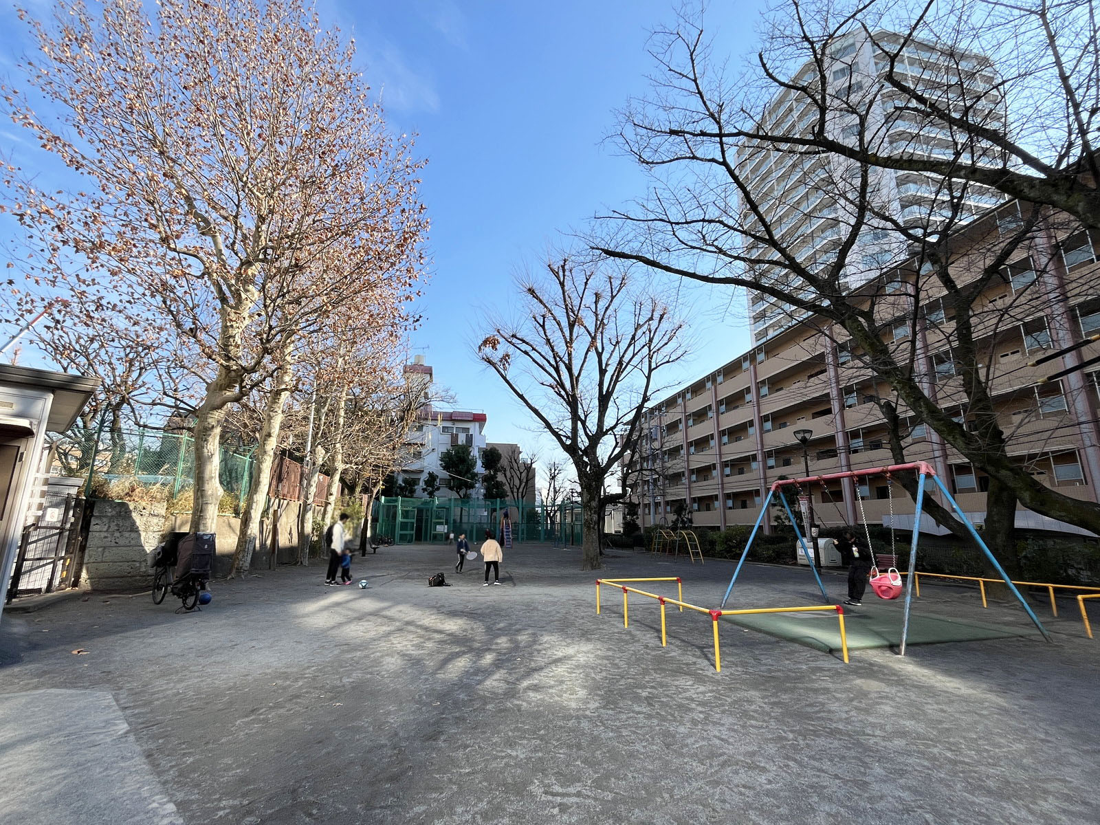 並びの豊島区立巣鴨公園