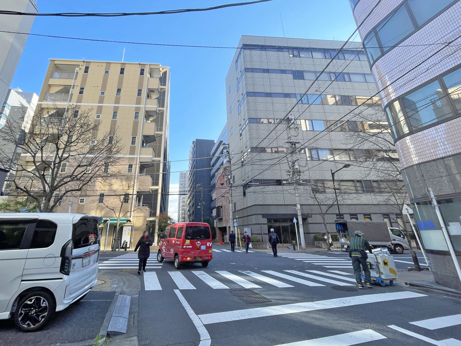 金盃第3ビル前面の通り