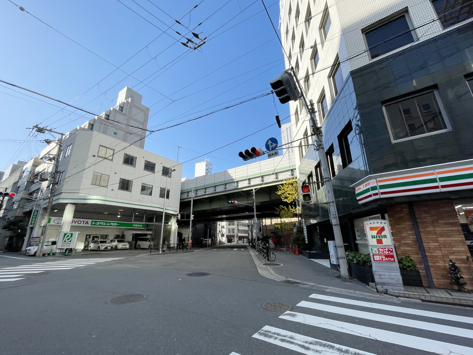 パークコート淀屋橋ビル前面の通り