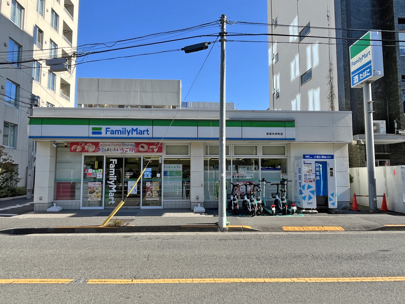徒歩3分のファミリーマート 新宿矢来町店