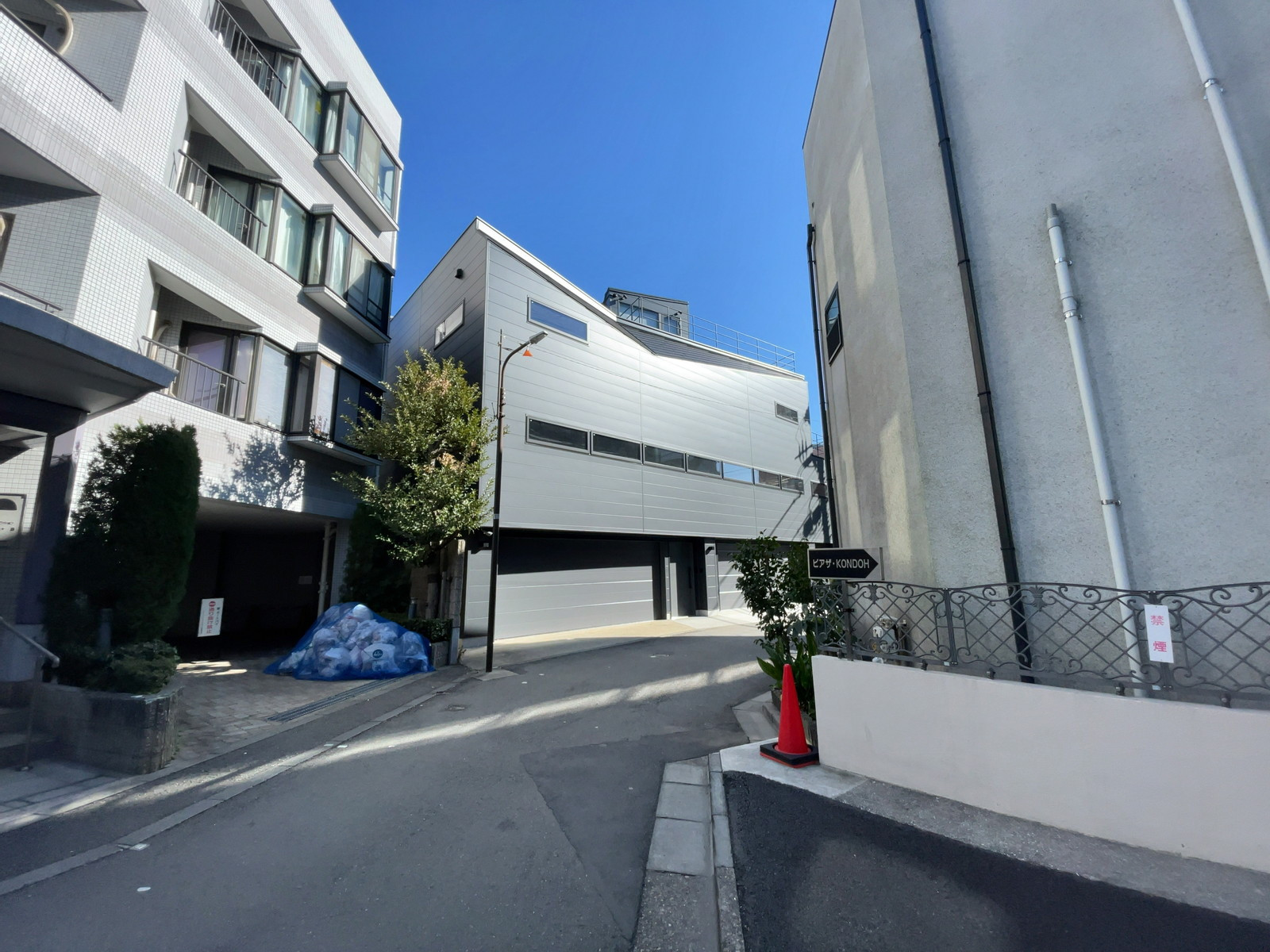 ピアザ・KONDOH前面の通り