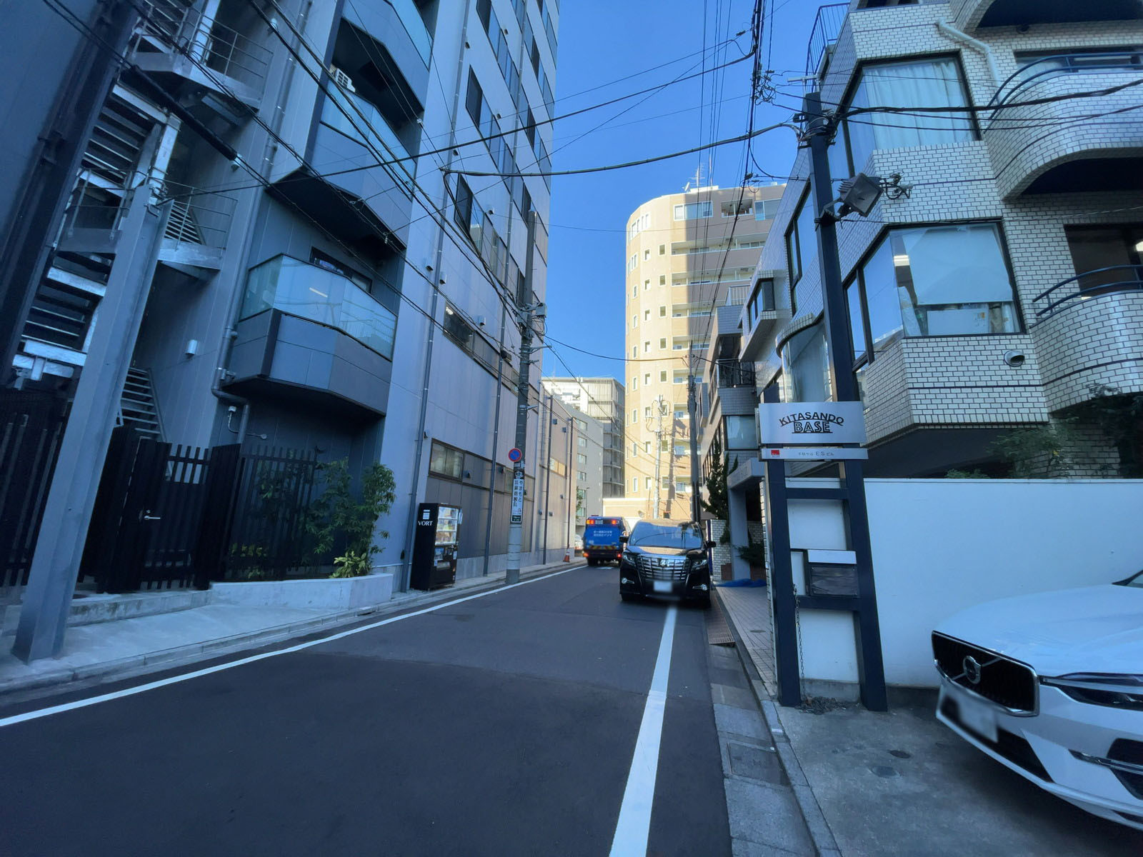 千駄ヶ谷ESビル前面の通り