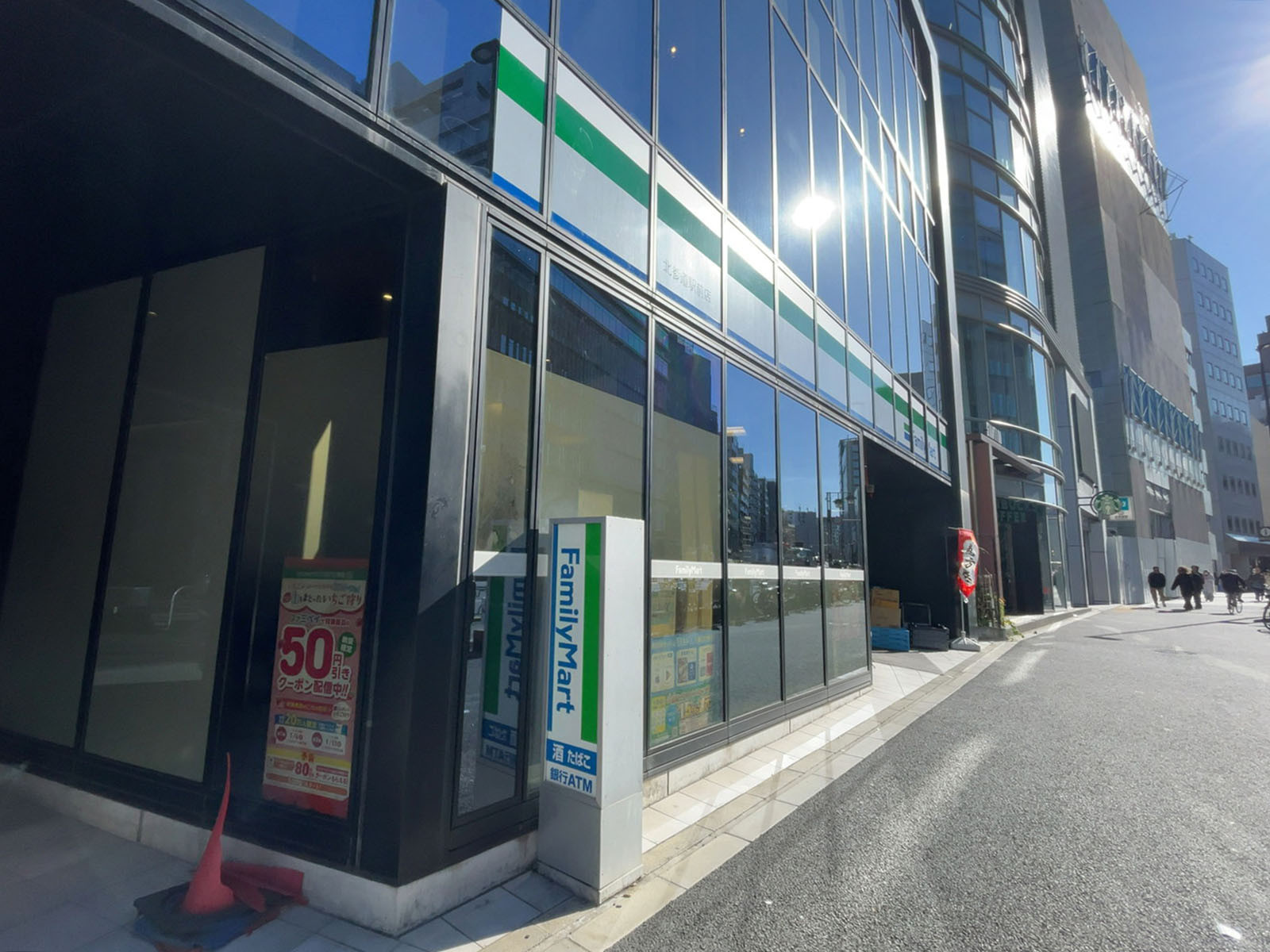 徒歩3分のファミリーマート 北参道駅前店