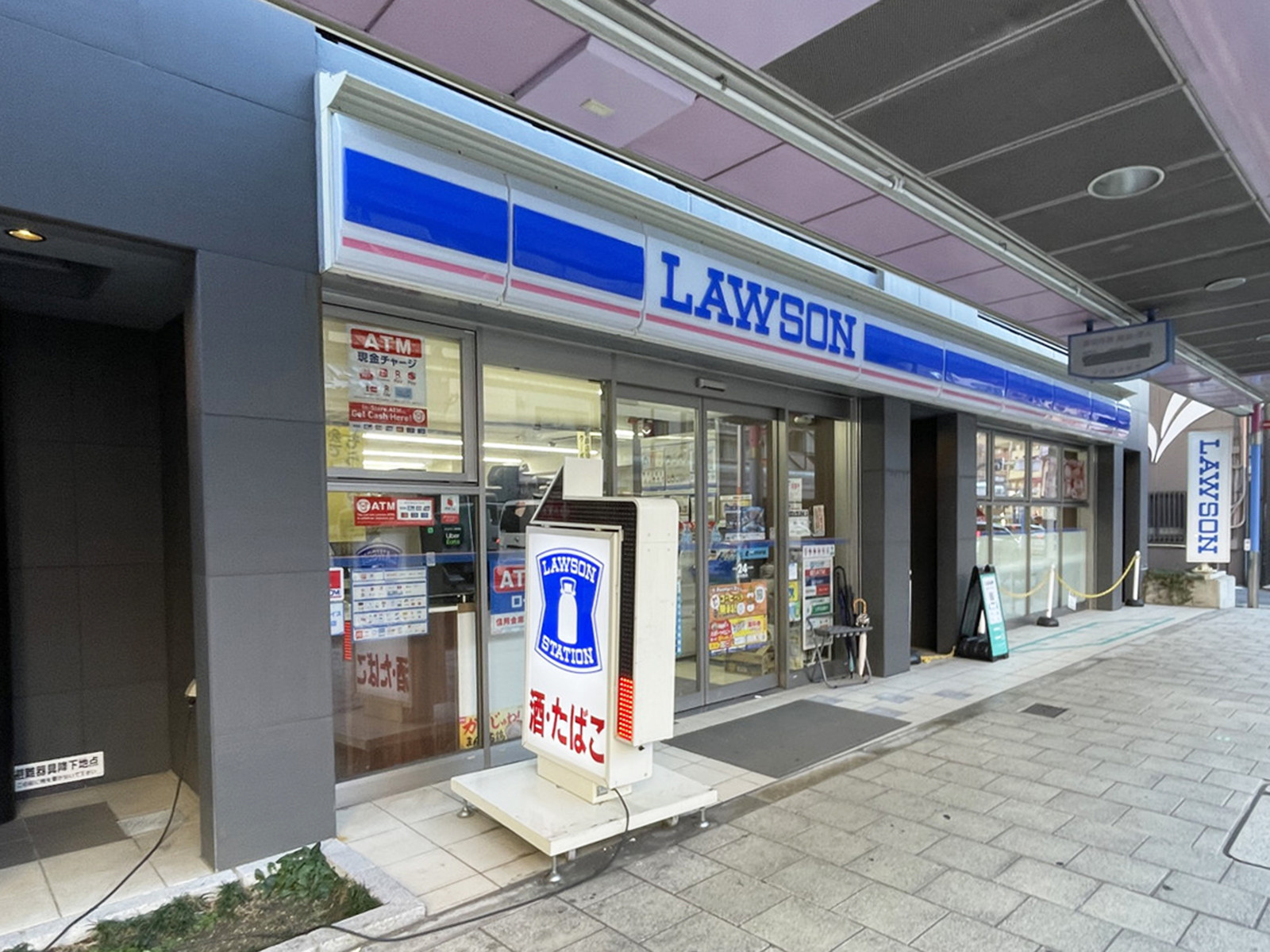 斜め向かいにあるローソン 松屋町北店