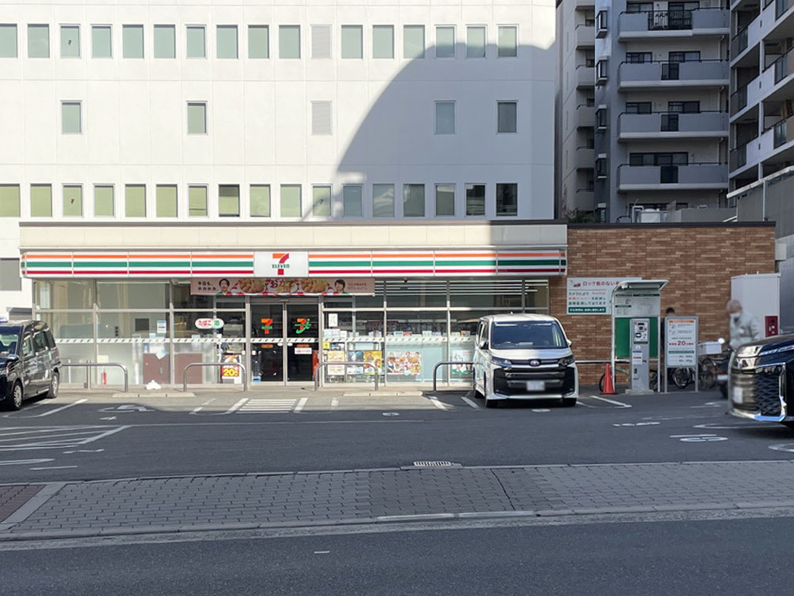 同じ通りにあるセブン-イレブン 大阪谷町7丁目店