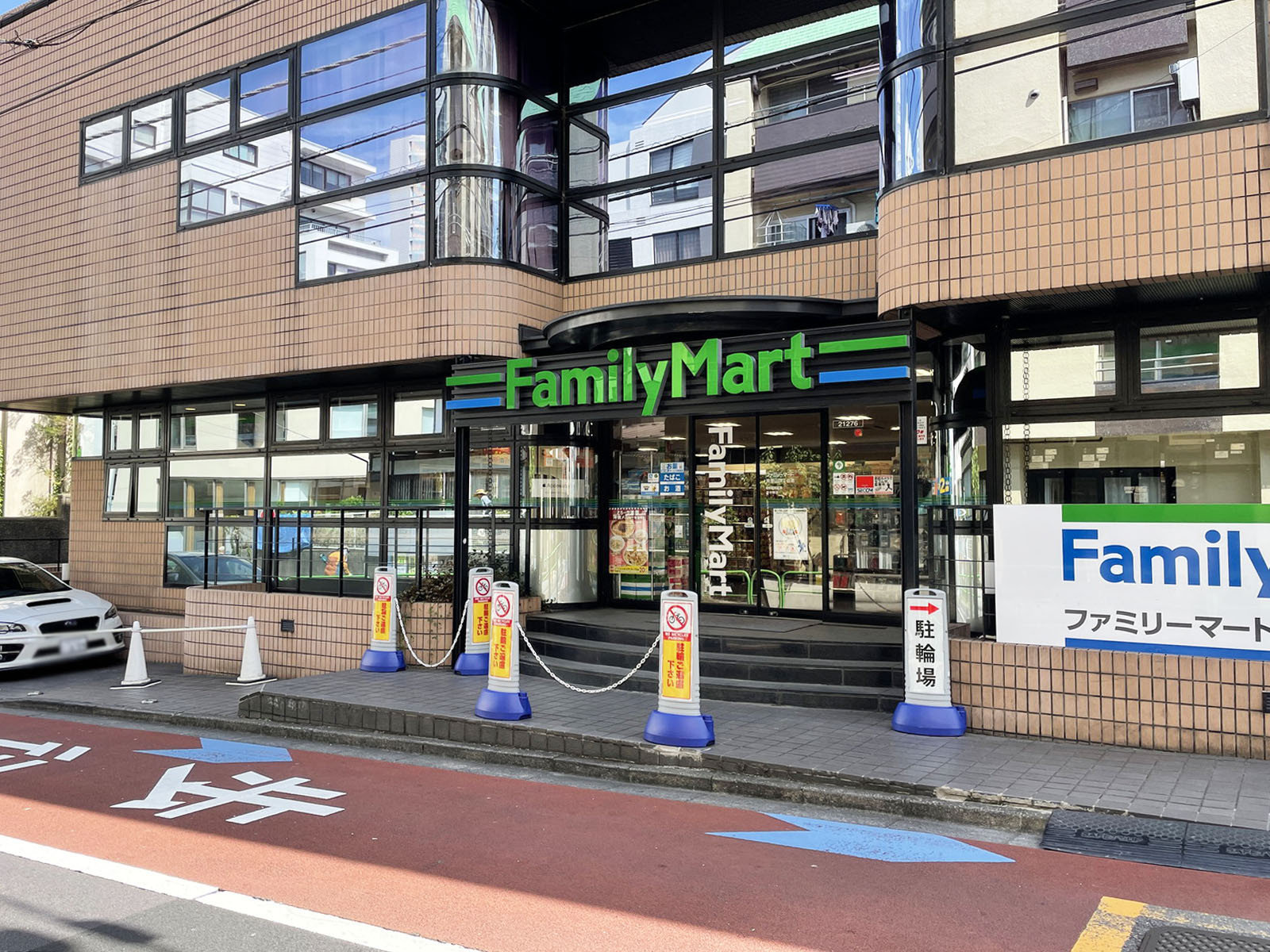 徒歩1分のファミリーマート 南青山四丁目店
