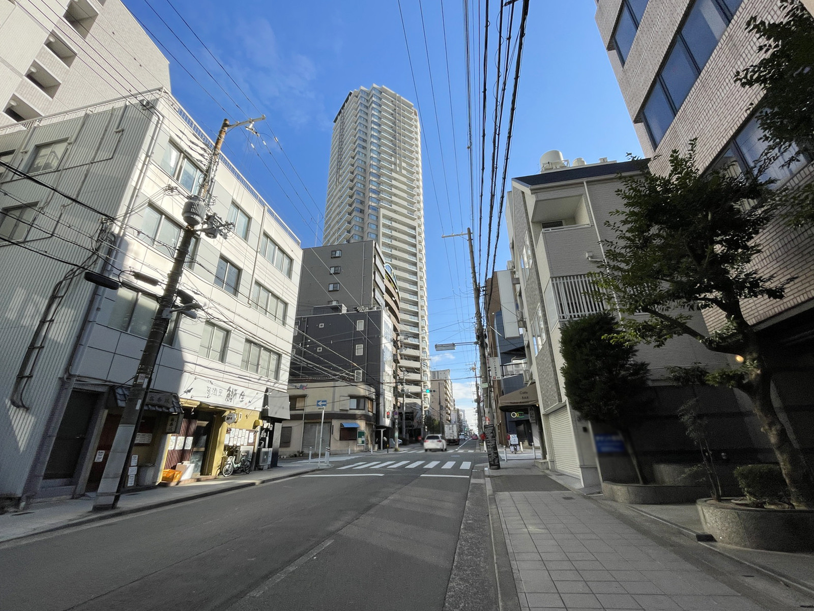 フシマン三陽ビル前面の通り