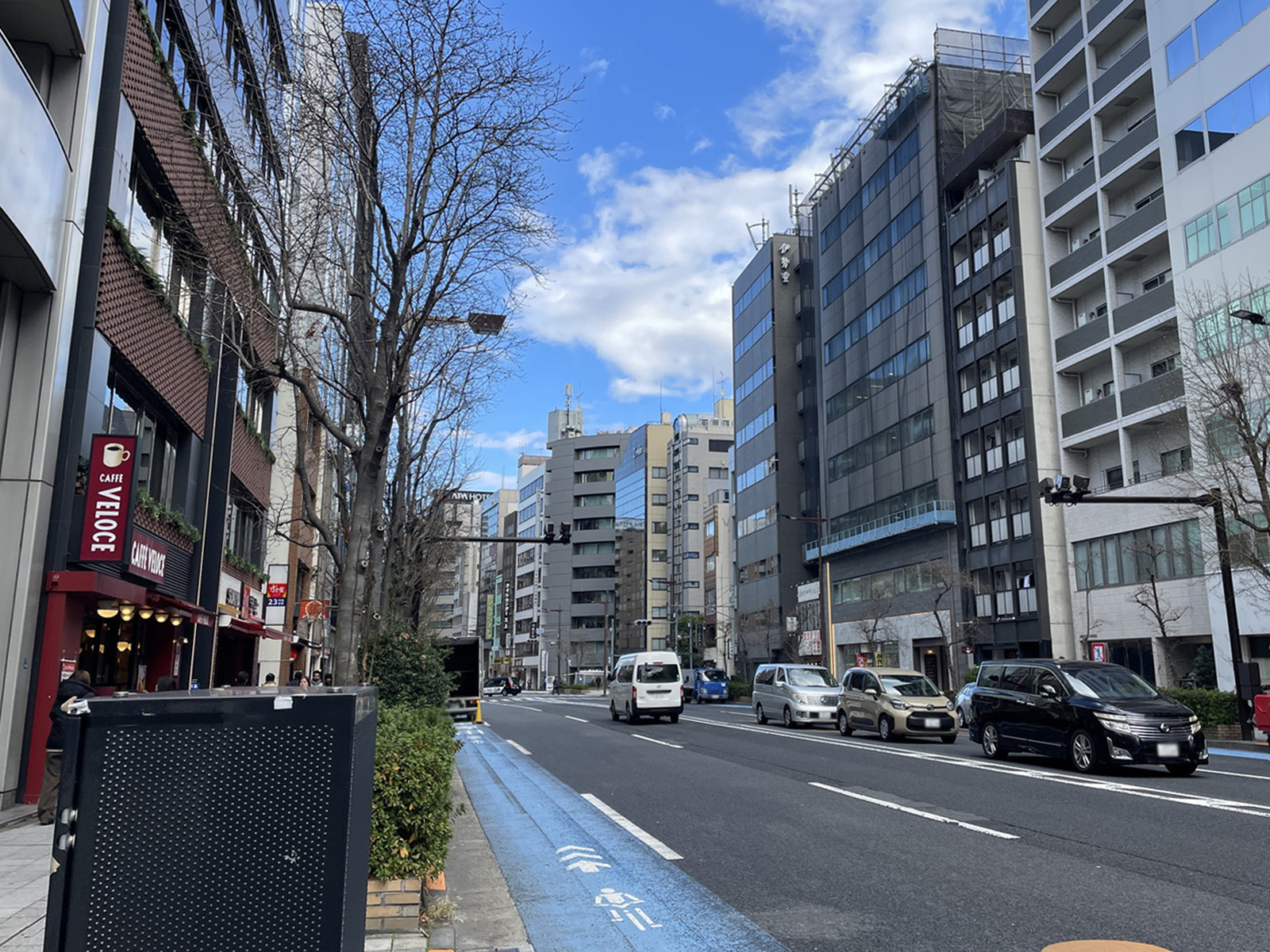 ルミナス前面の江戸通り