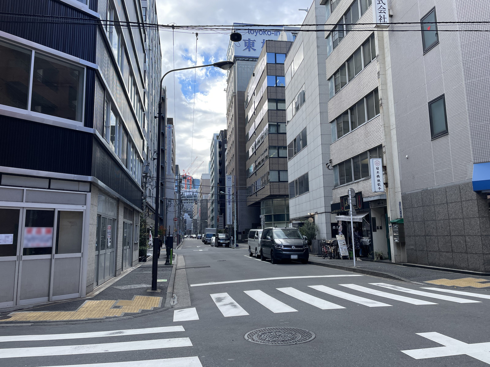 バイタリティビル前面の横山町大通り