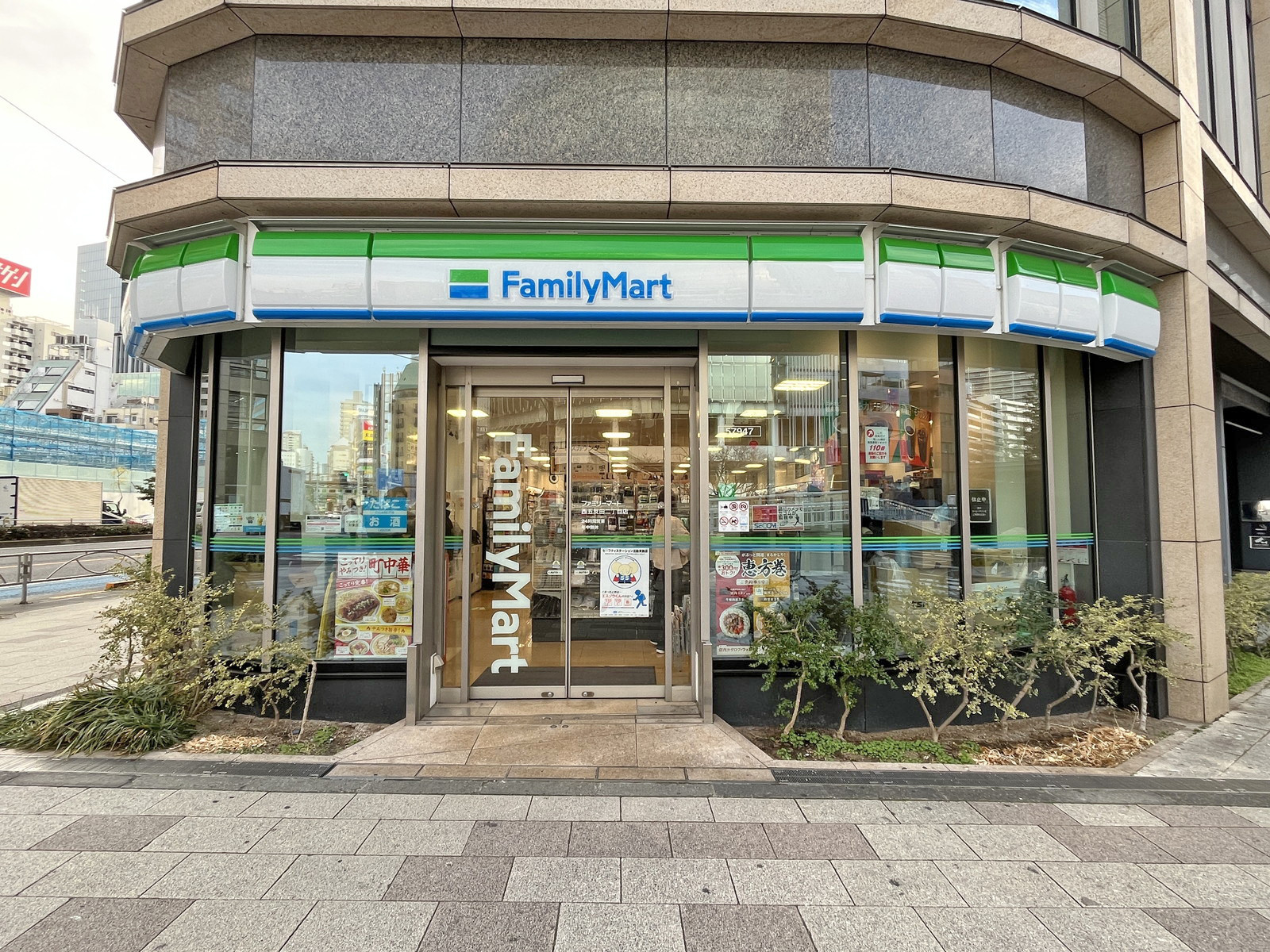 徒歩2分のファミリーマート 西五反田二丁目店