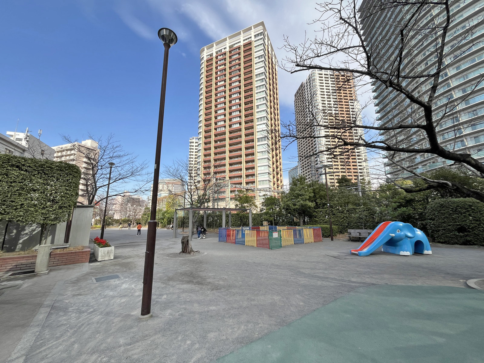 ビル前の大崎五丁目遊園