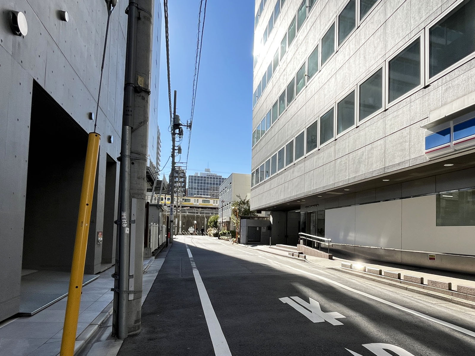 住友生命亀戸駅前ビル前面の通り