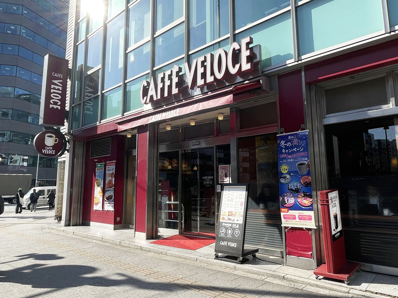 至近のカフェ・ベローチェ 岩本町駅前店