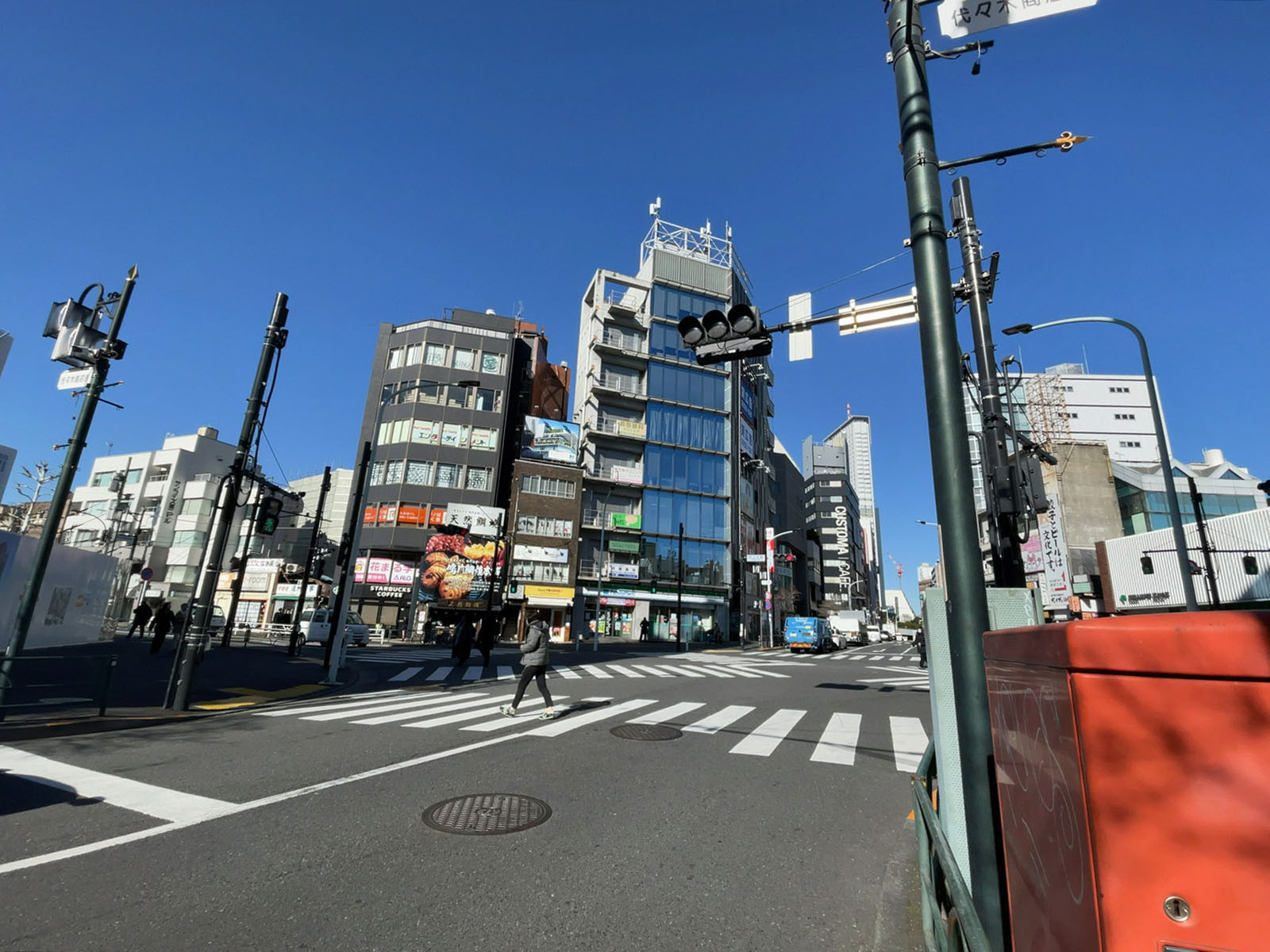 Kビル前面の通り