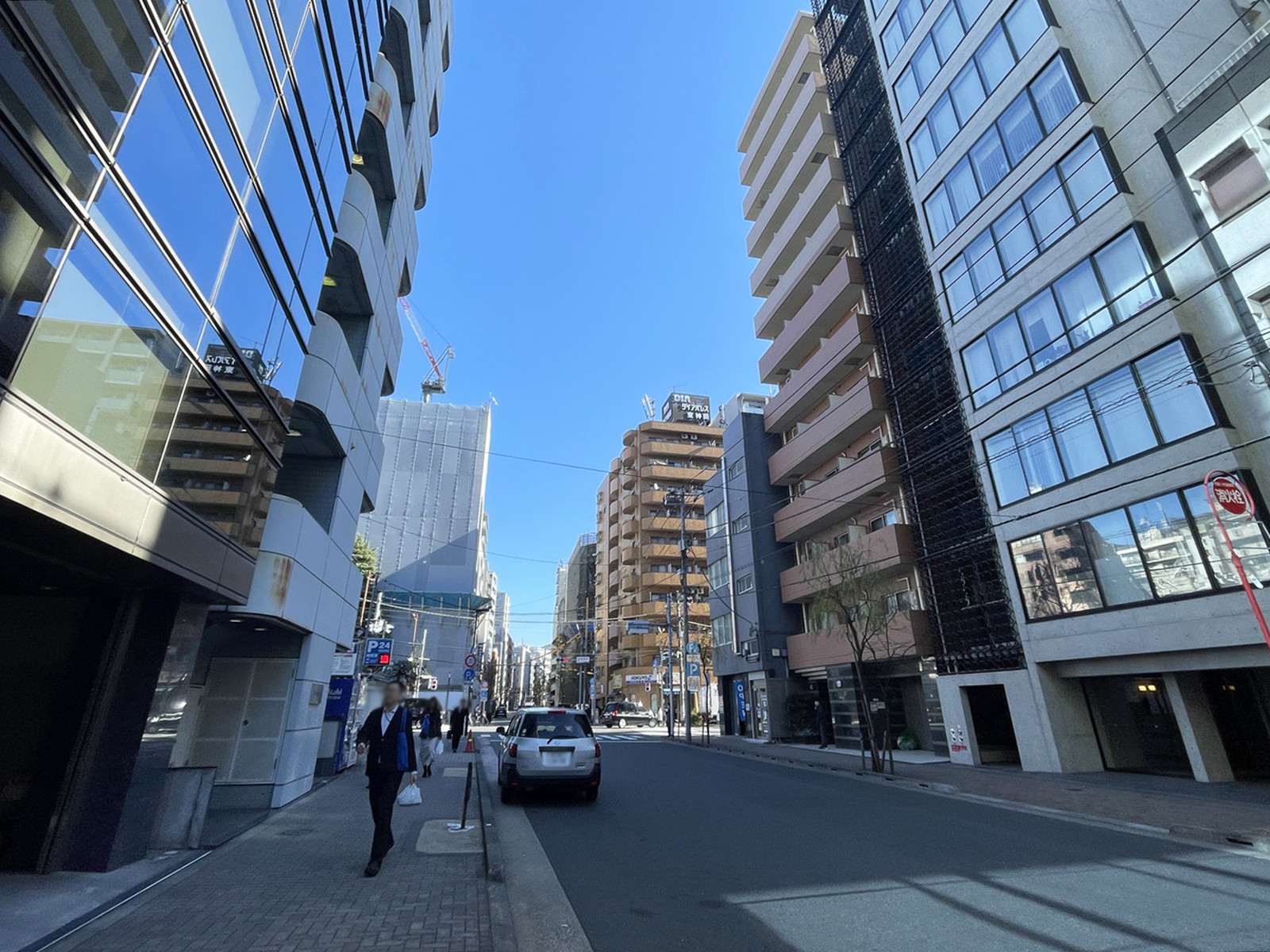 東神田堀商ビル前面の柳原通り