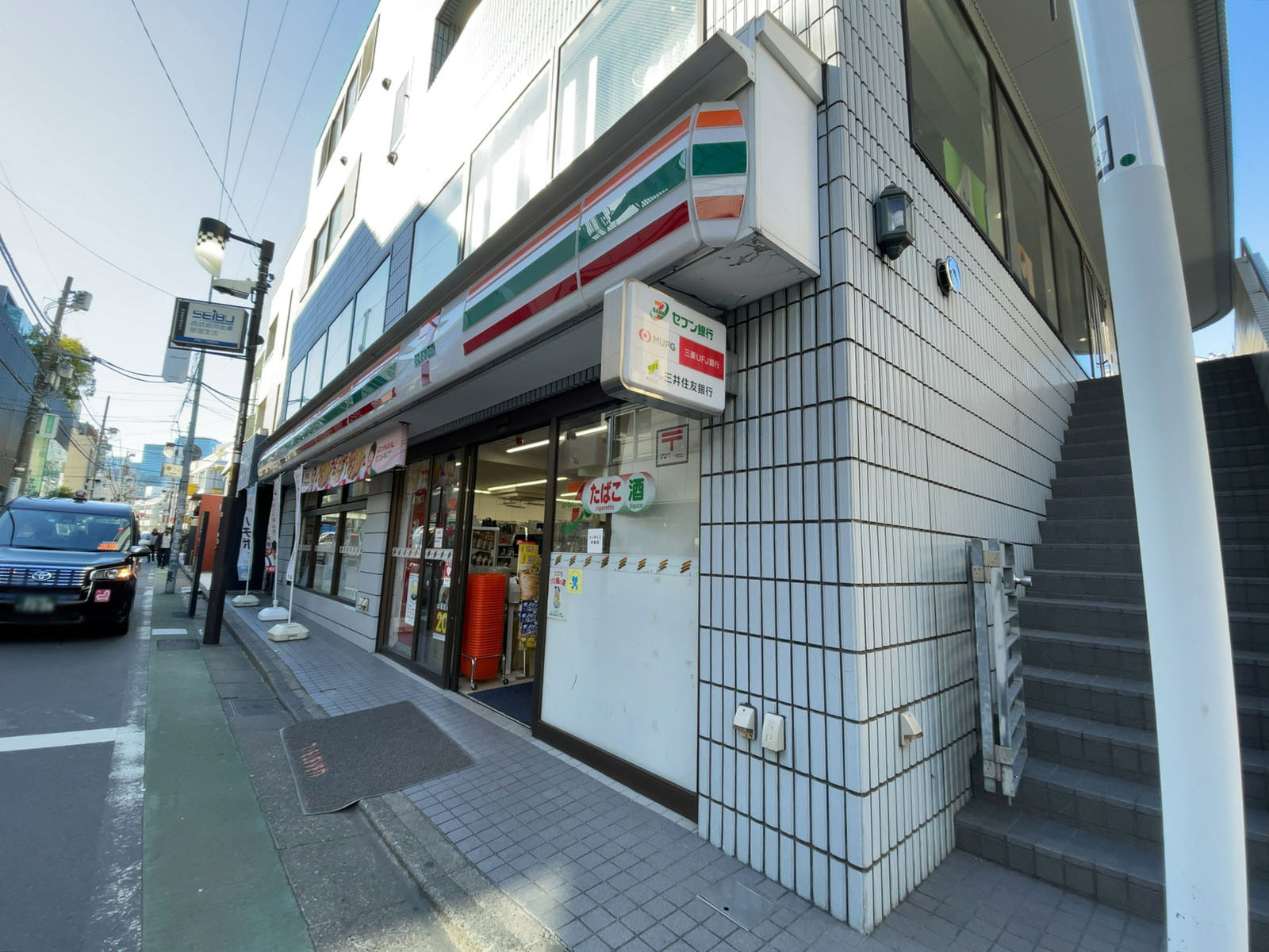 徒歩1分のセブン-イレブン 神宮前店