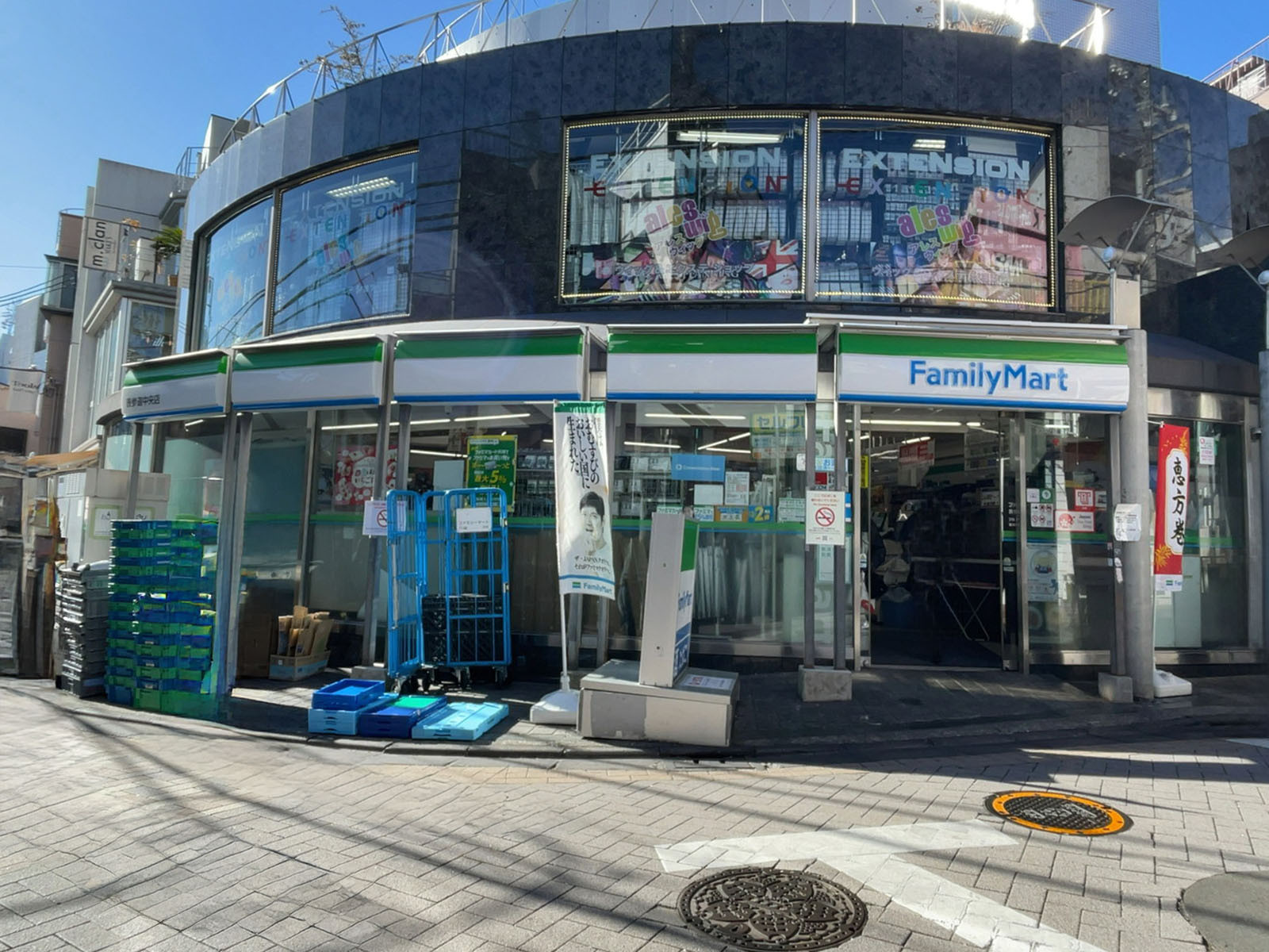 徒歩2分のファミリーマート 表参道中央店