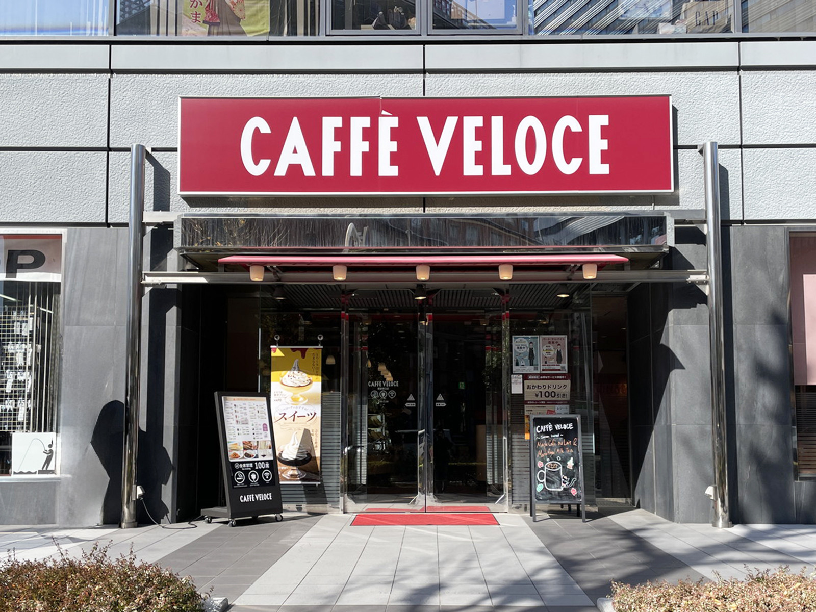 徒歩1分のカフェ・ベローチェ 難波西口店