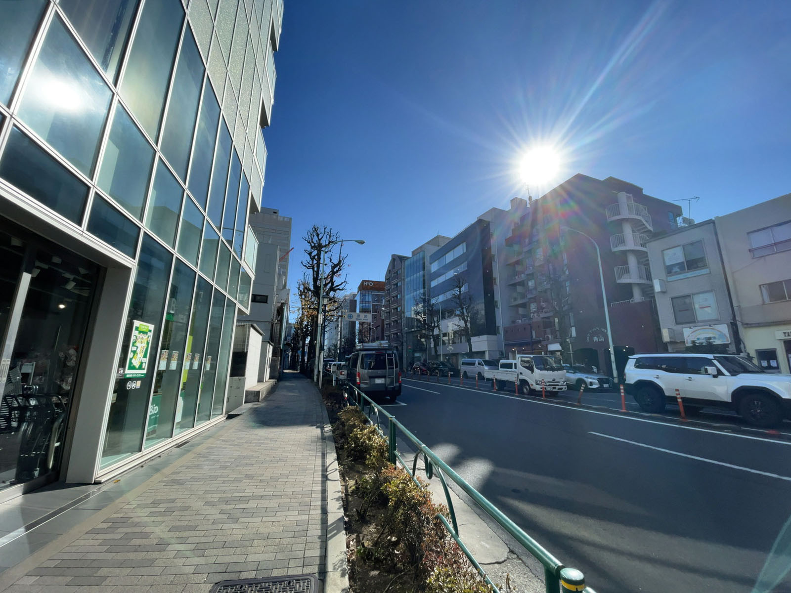 VORT外苑前3前面の通り