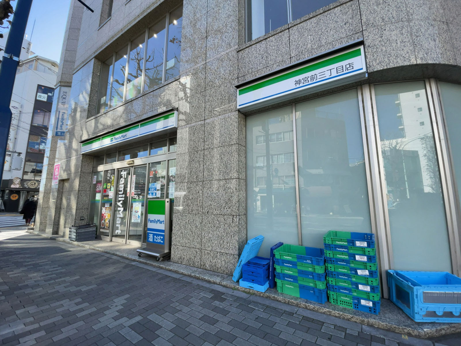 徒歩1分のファミリーマート 神宮前三丁目店