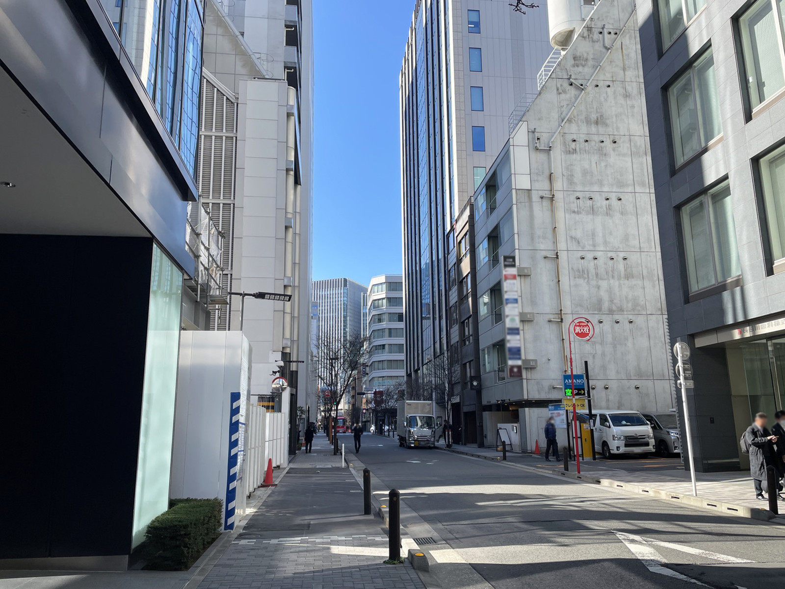 PMO新日本橋前面の本銀通り