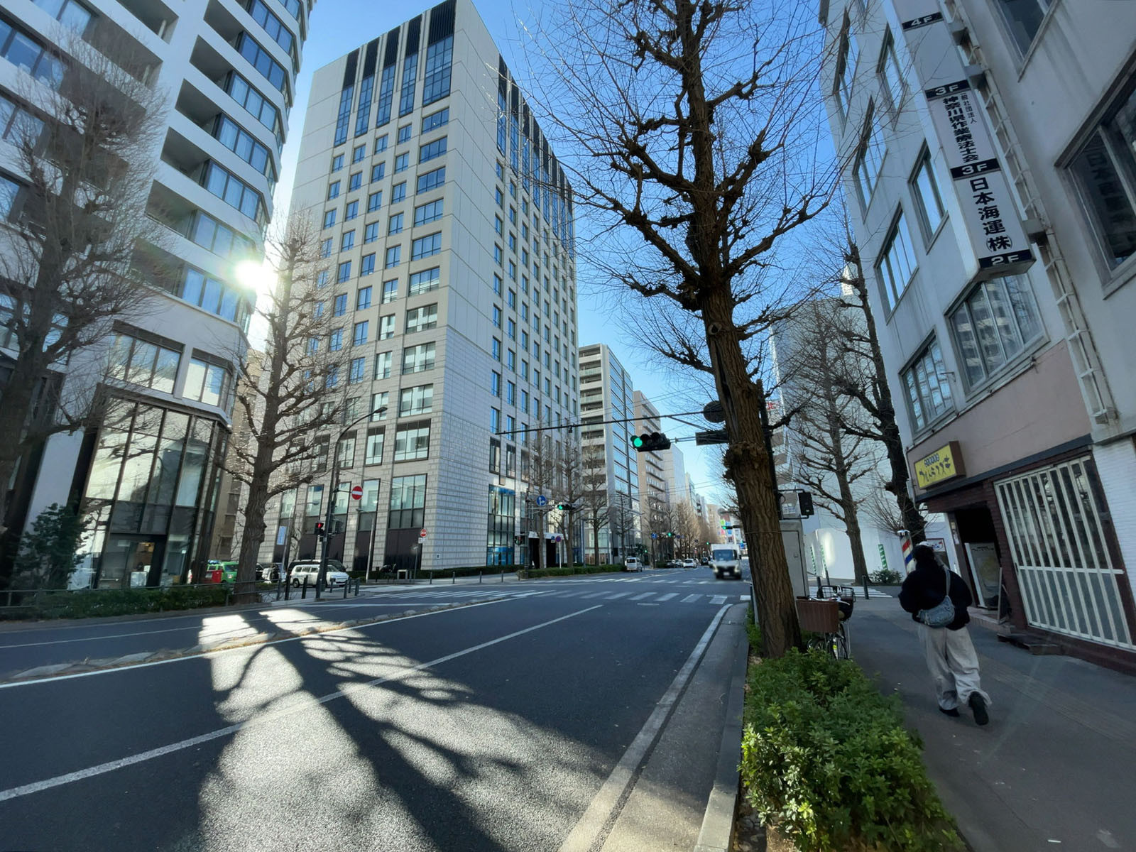 横浜弁天通第一生命ビルディング前面の通り