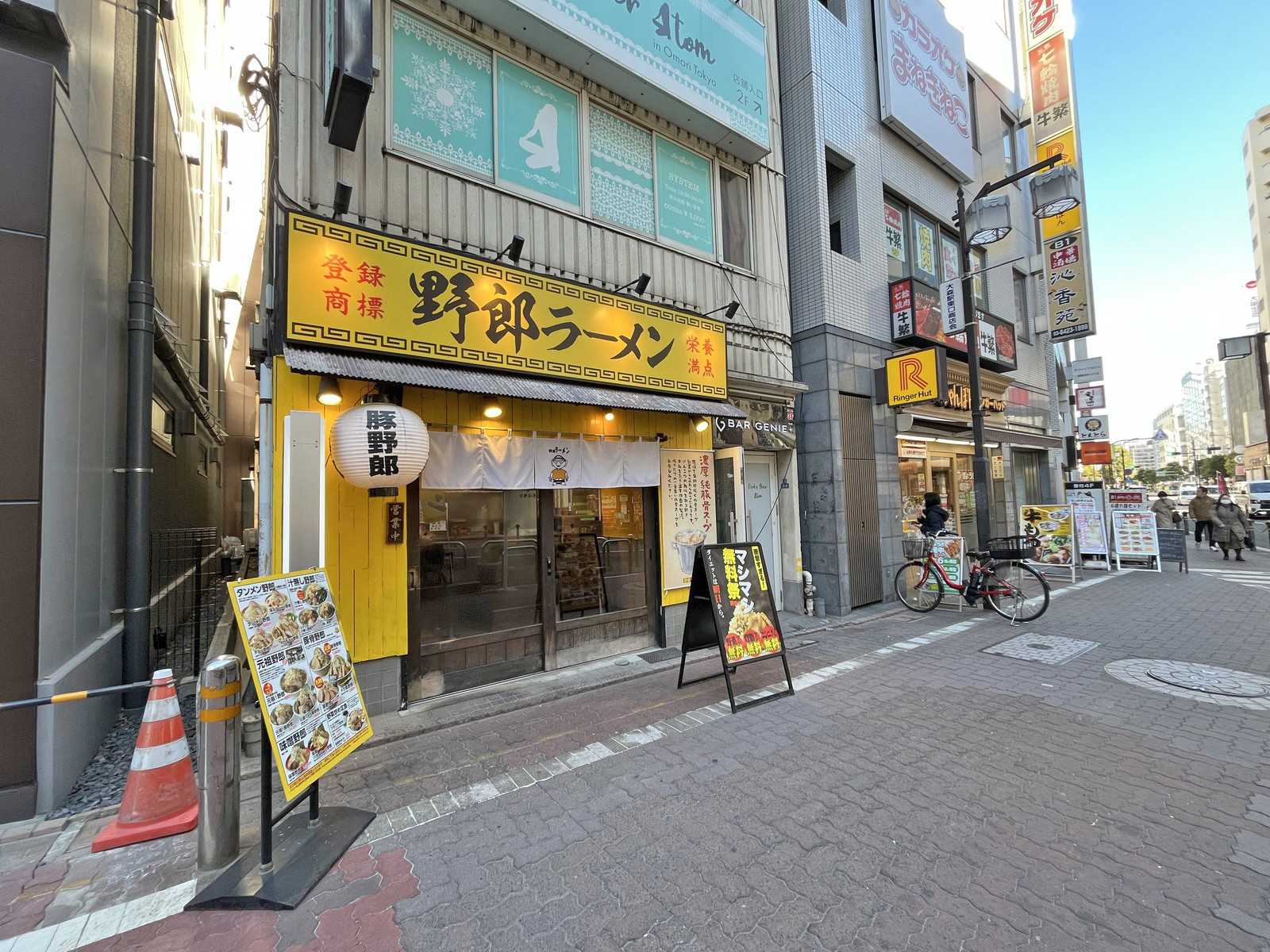 付近には飲食店が充実