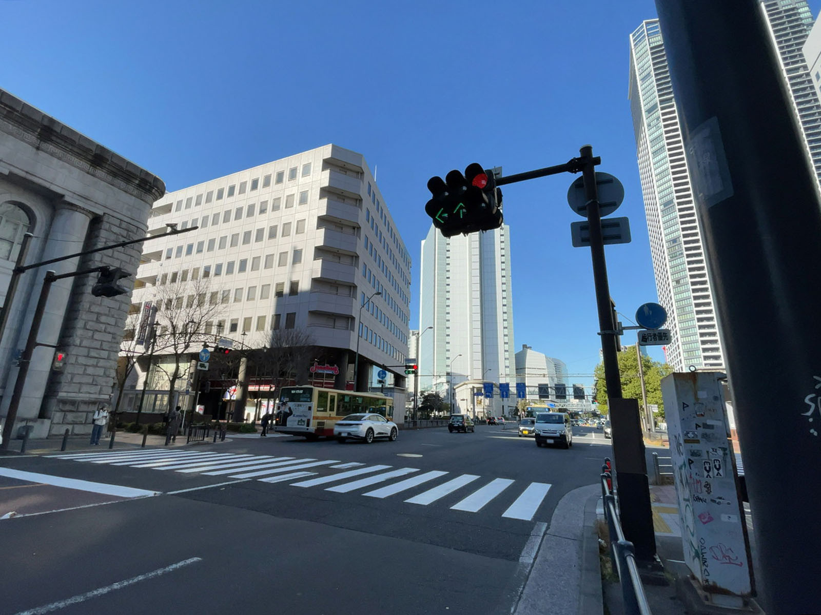 横浜第一ビル前面の通り