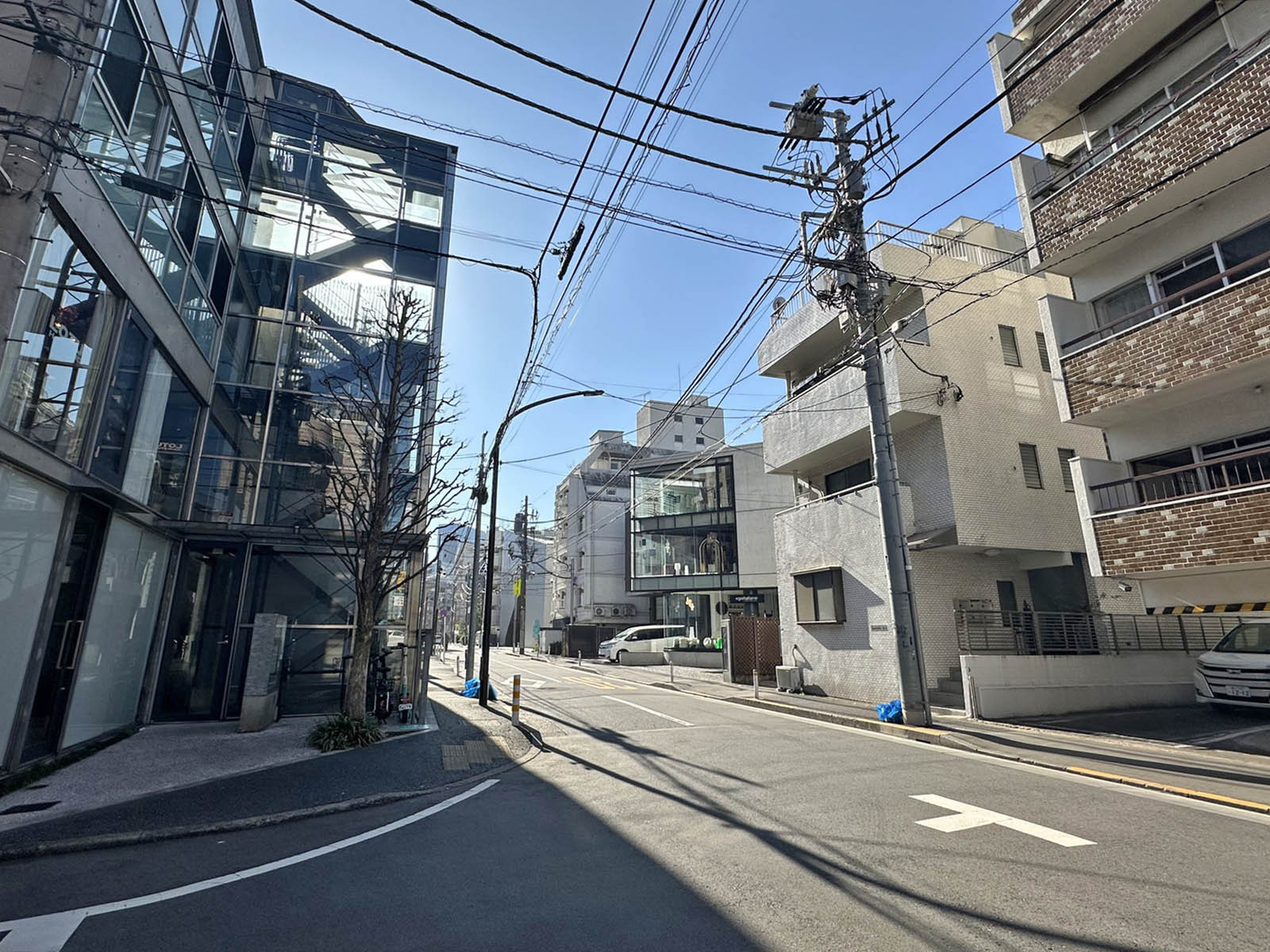 梅原ビル前面の通り