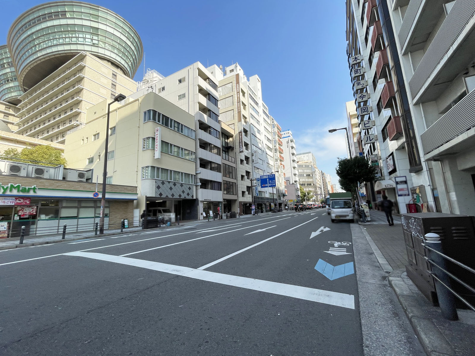 本町橋ビル前面の通り