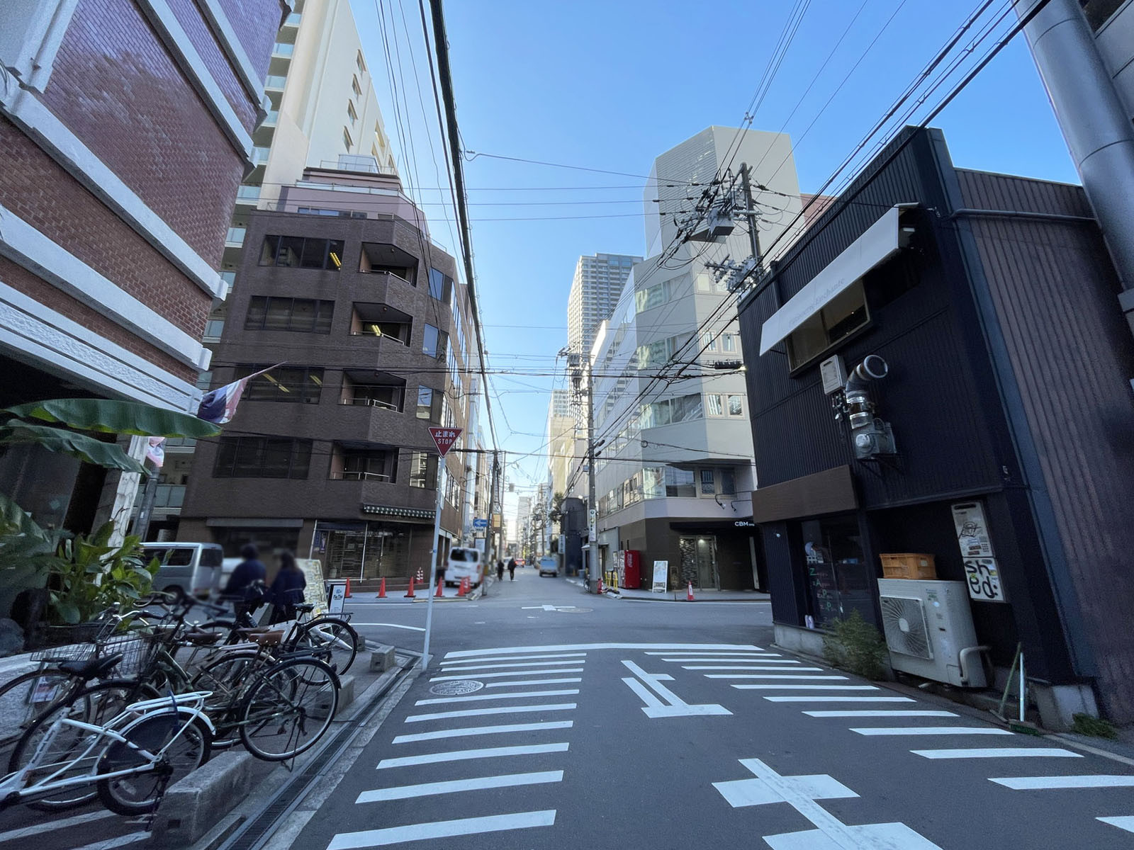 弘栄ビル前面の通り