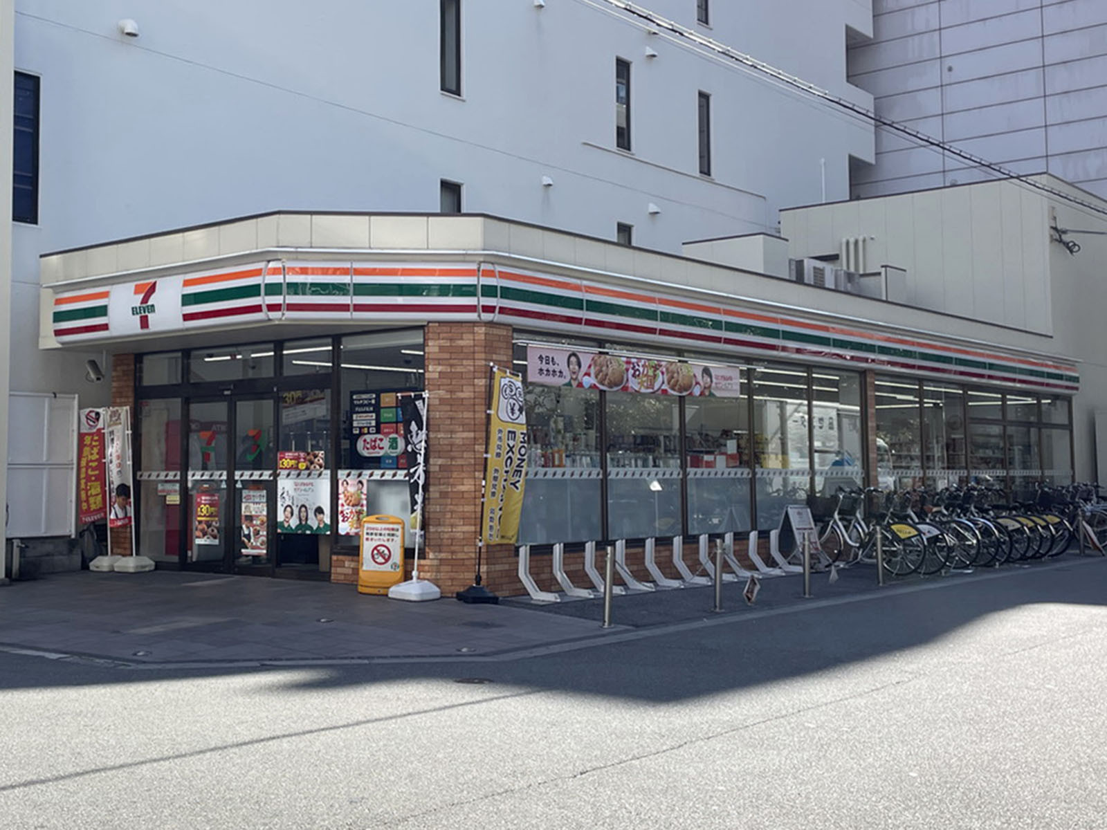 同じ通りにあるセブン-イレブン 大阪南船場4丁目店