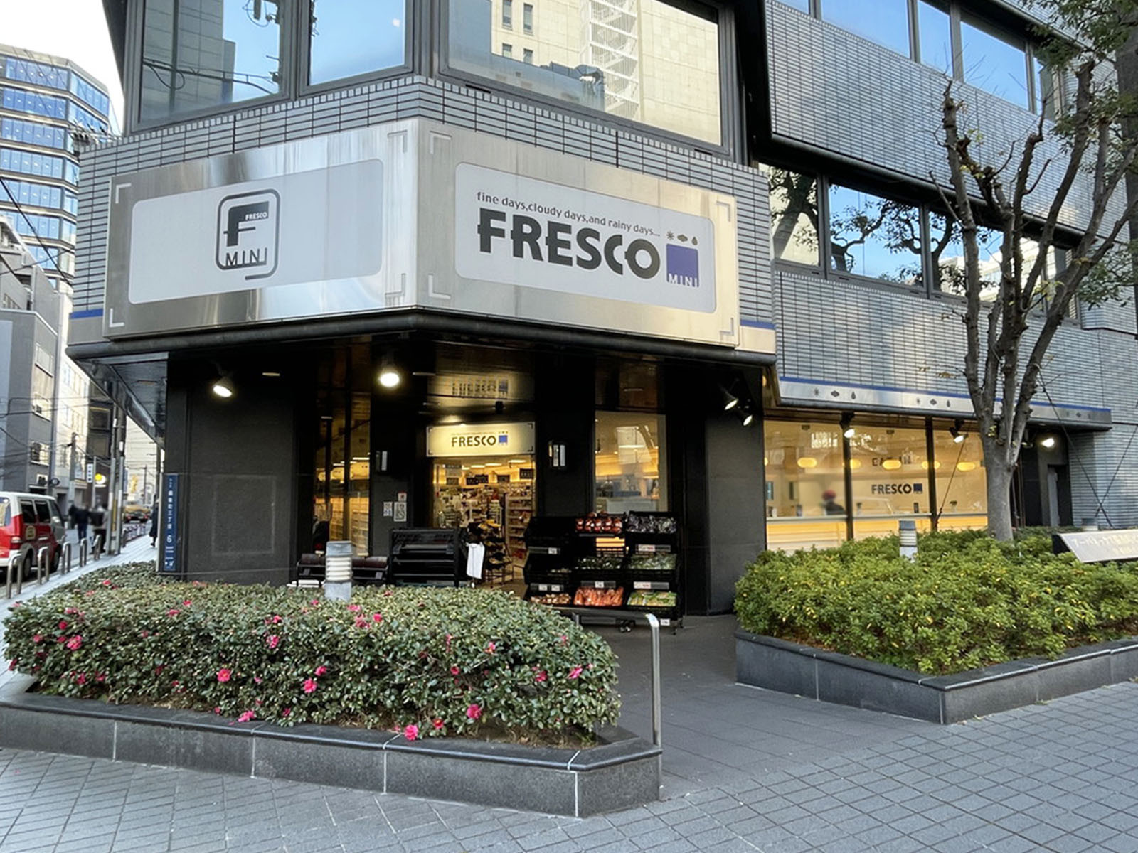 斜め向かいにあるスーパーフレスコ ミニ御堂筋本町店