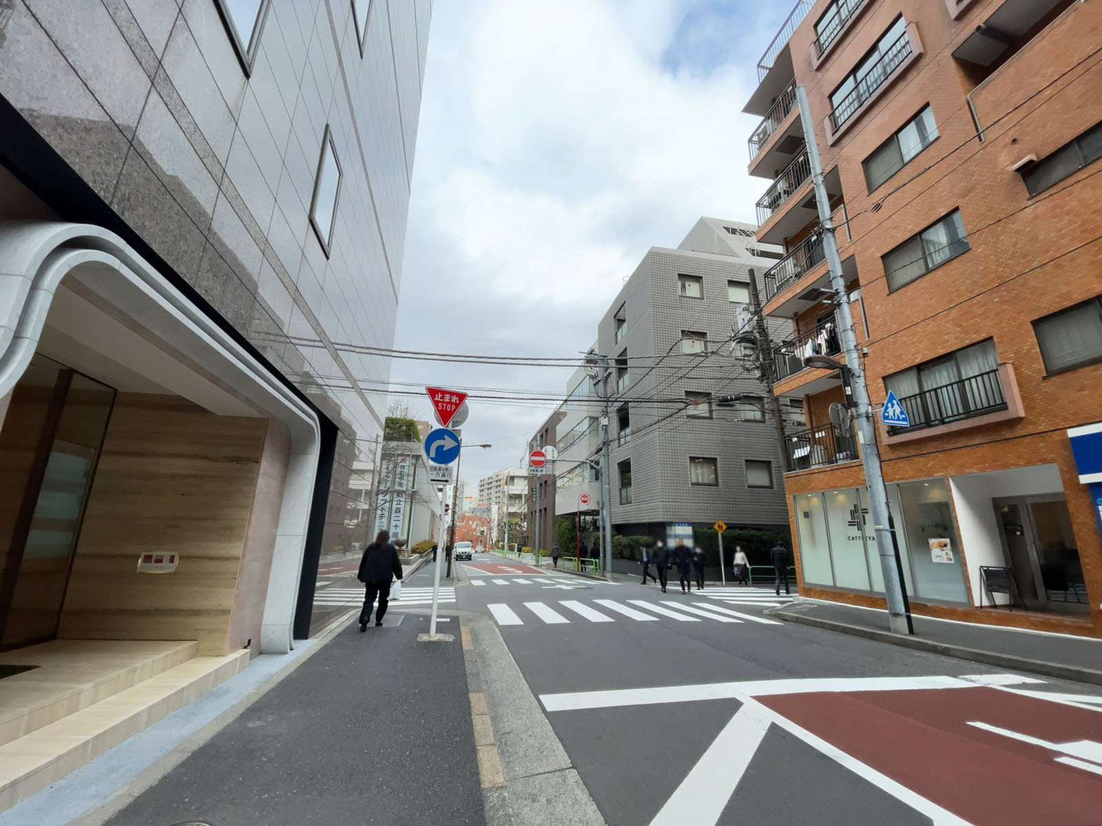 麹町ビル前面の通り