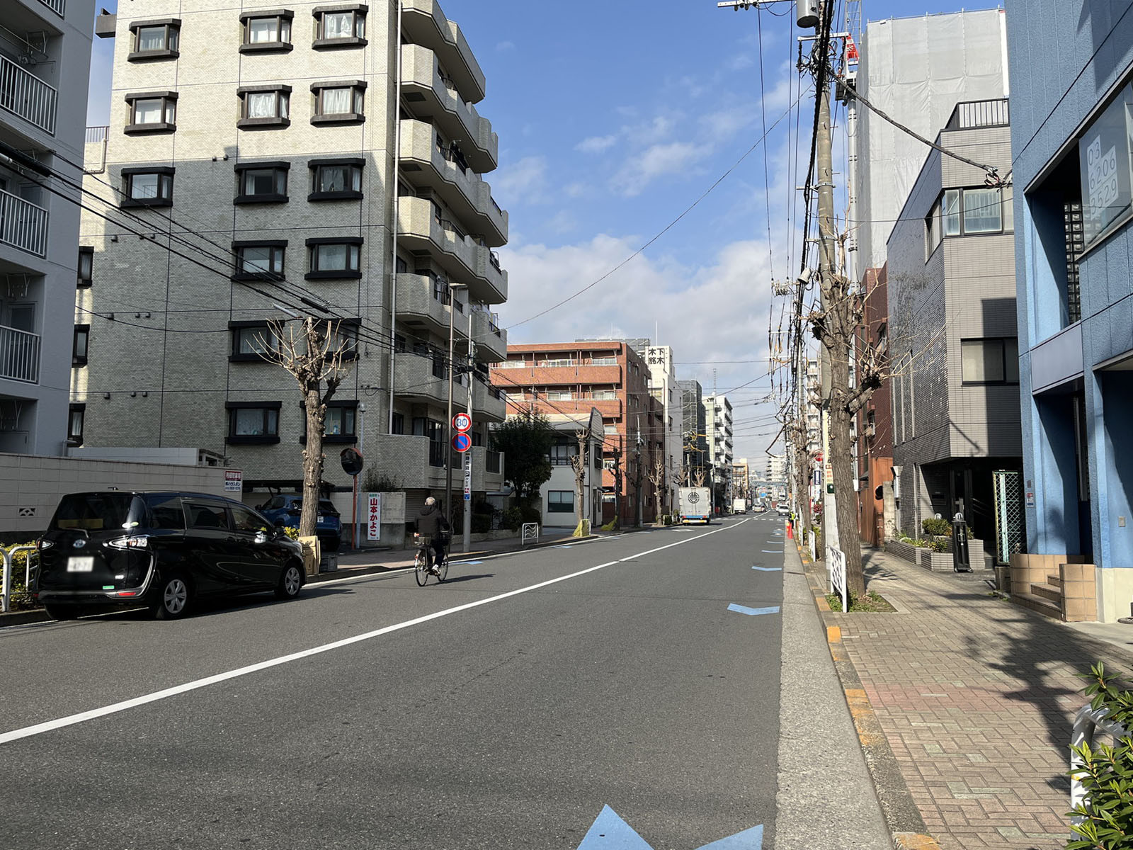 ブルービル加藤前面の通り