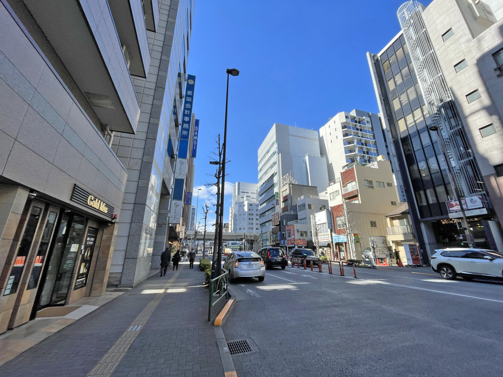 ラミアール御徒町前面の春日通り