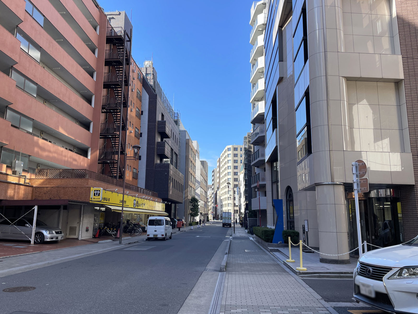 浅草橋ビル前面の通り