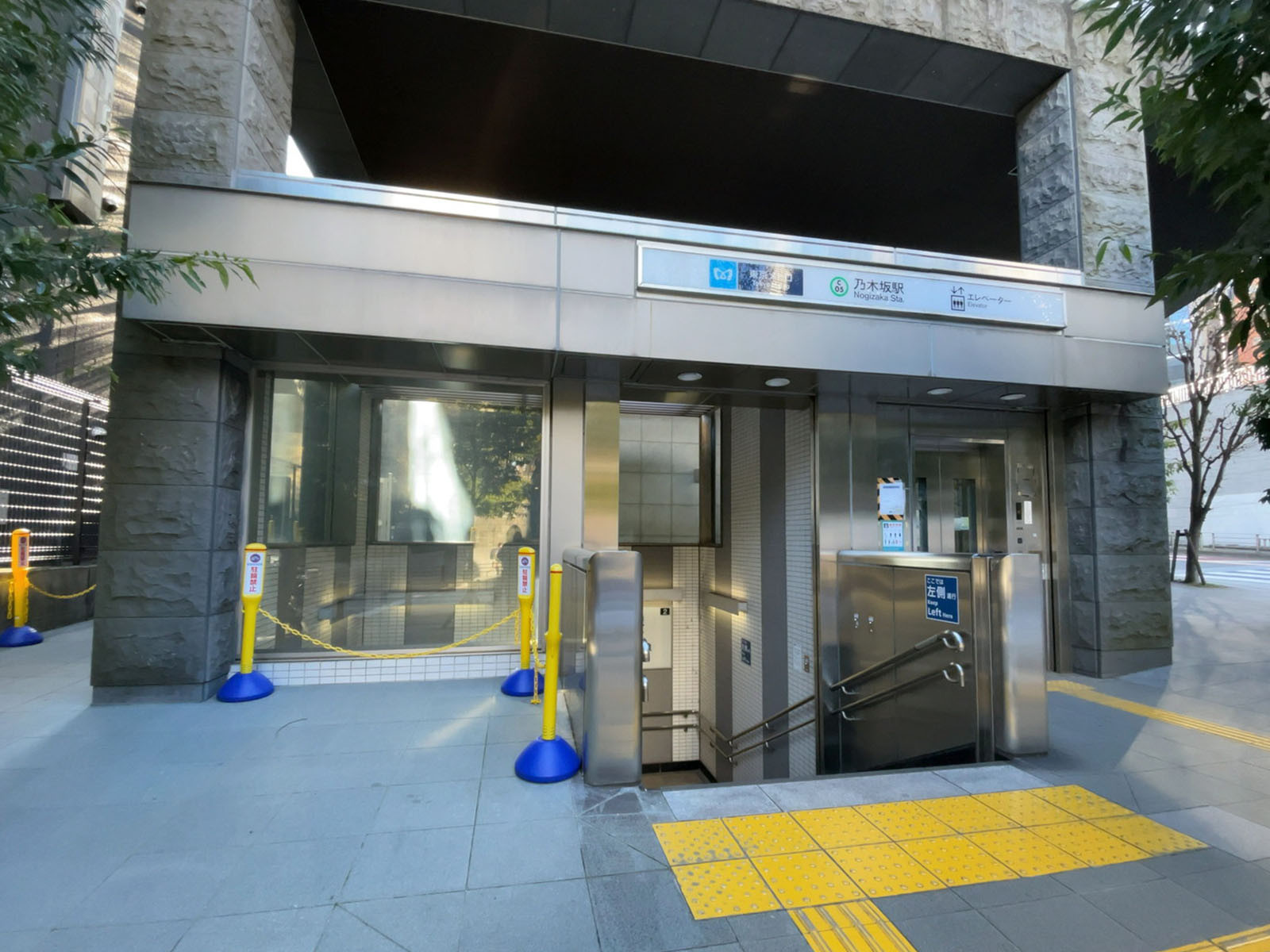 最寄りの「乃木坂駅」
