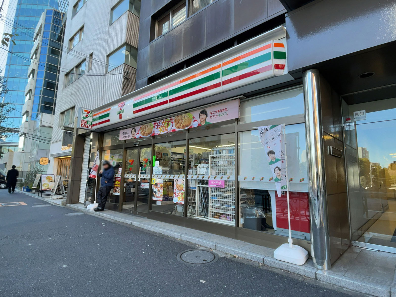 徒歩2分のセブン-イレブン 港区乃木坂駅南店