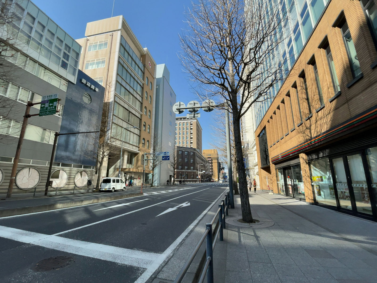 読売横浜ビル前面の通り