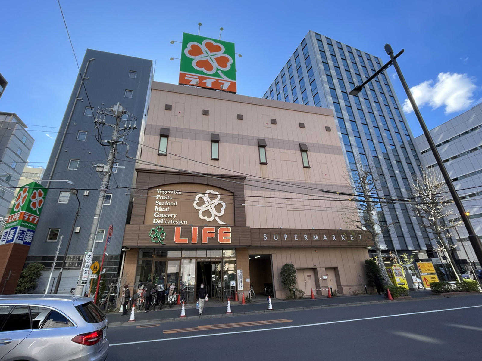 徒歩3分のライフ神田和泉町店