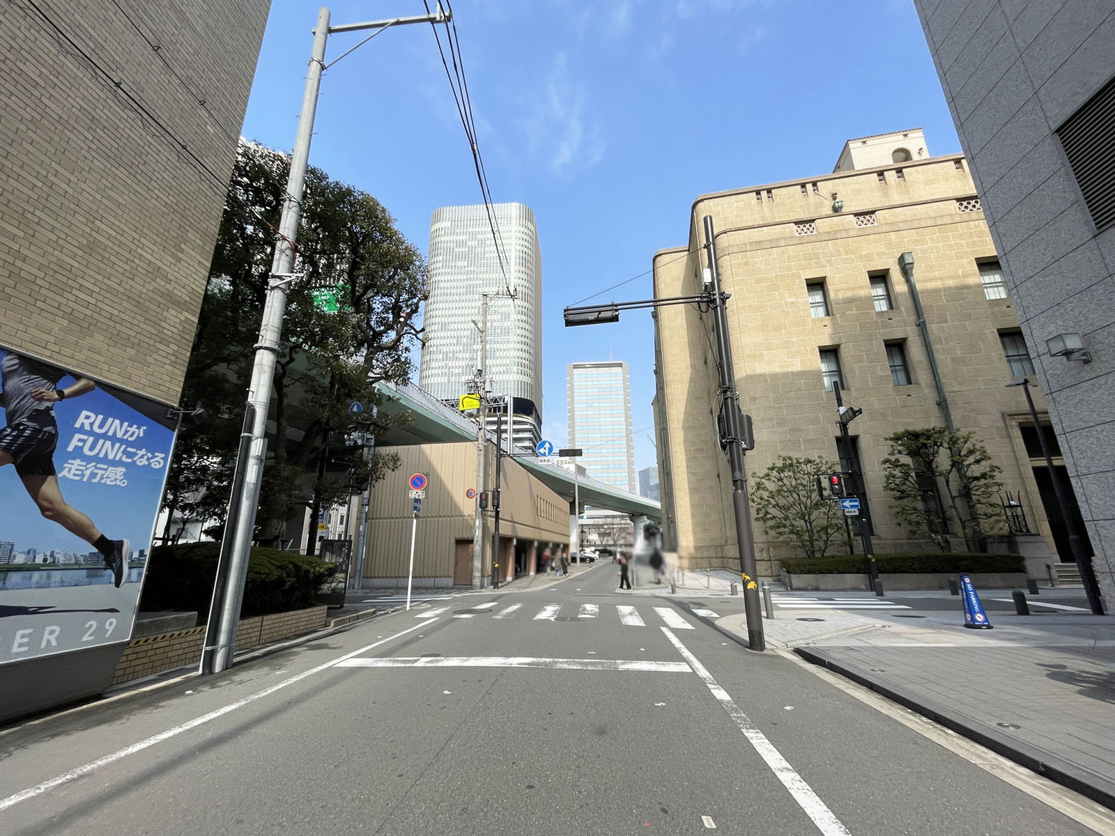 住友ビルディング第4号館前面の通り