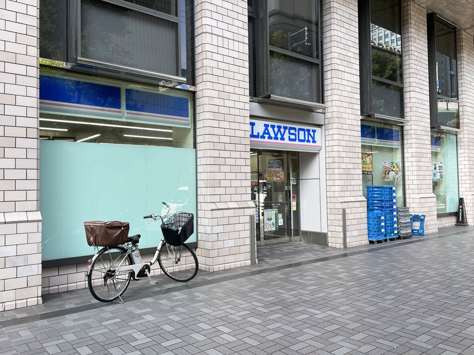 徒歩2分のローソン 肥後橋駅前店