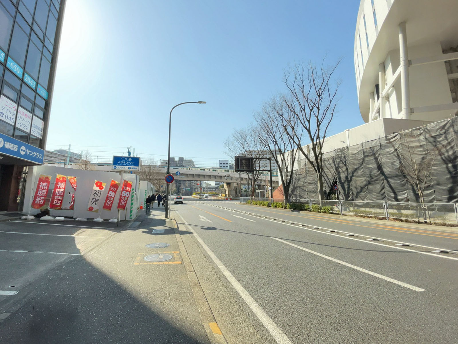 グランベル横浜ビル前面の通り