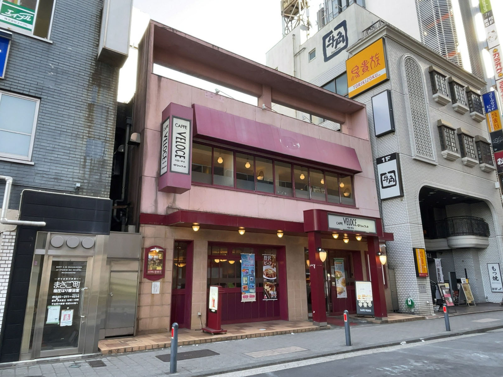 徒歩1分のカフェ・ベローチェ 関内駅前店