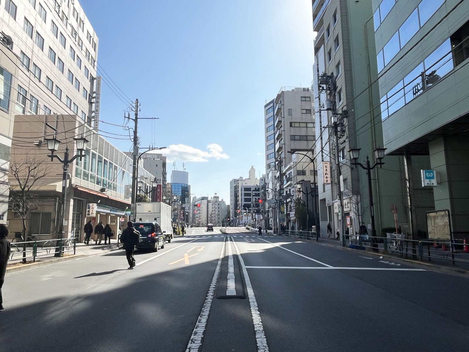 ORCHID PLACE前面の本郷通り