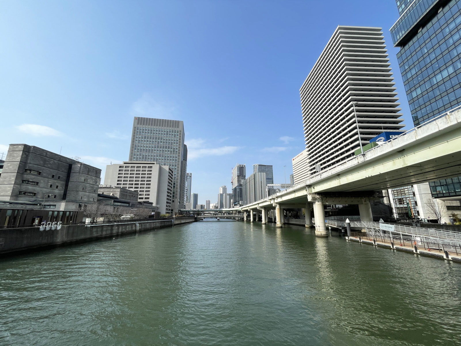 近くの堂島川