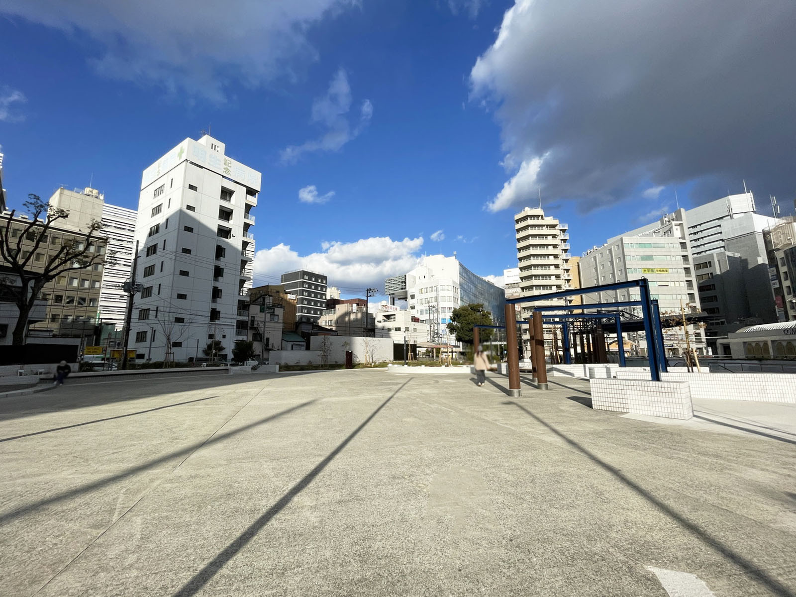 同じ通りにある京橋公園