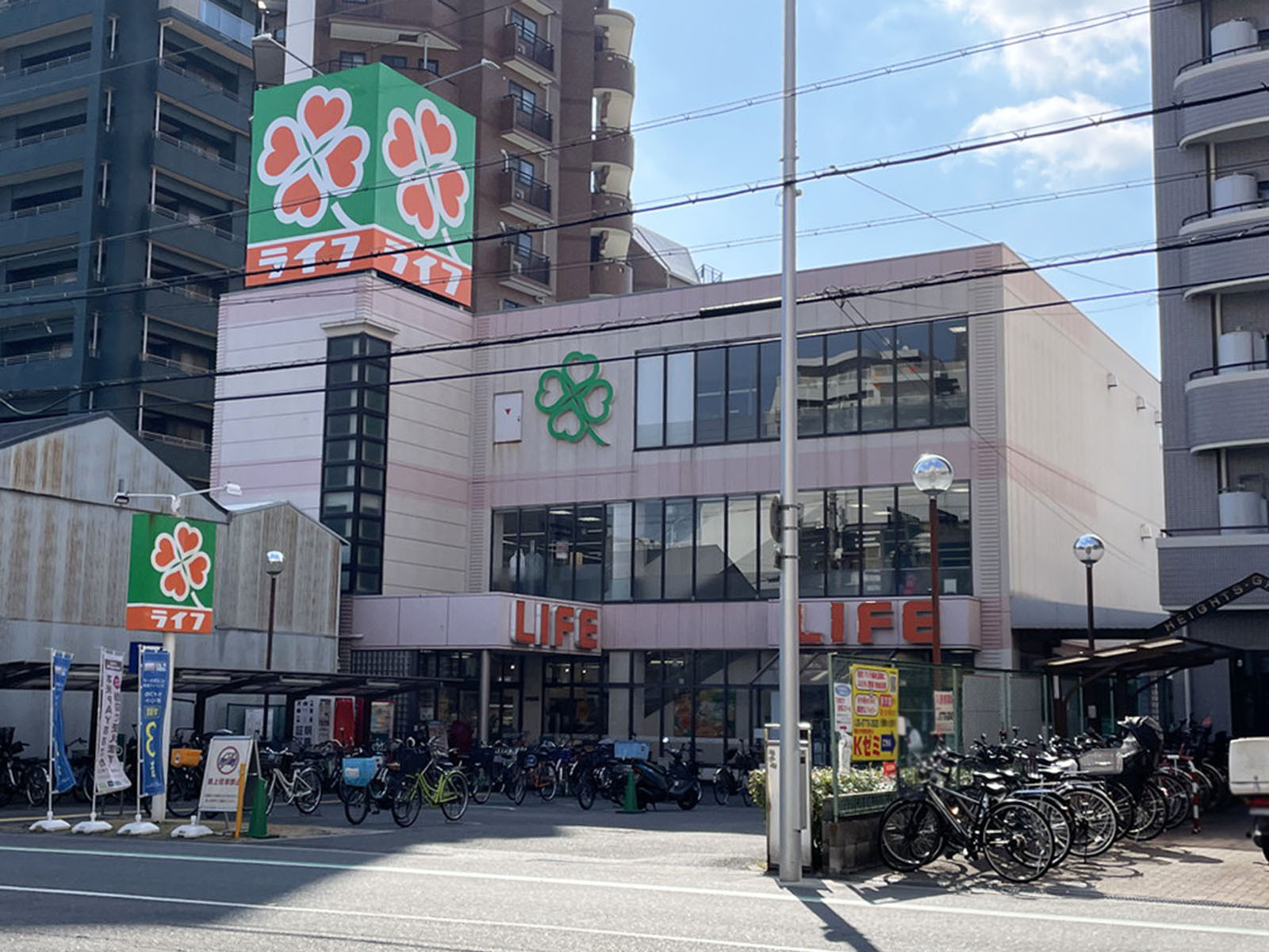 徒歩5分のライフ四天王寺店